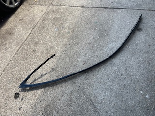 T2R66548 LH roof finisher black
